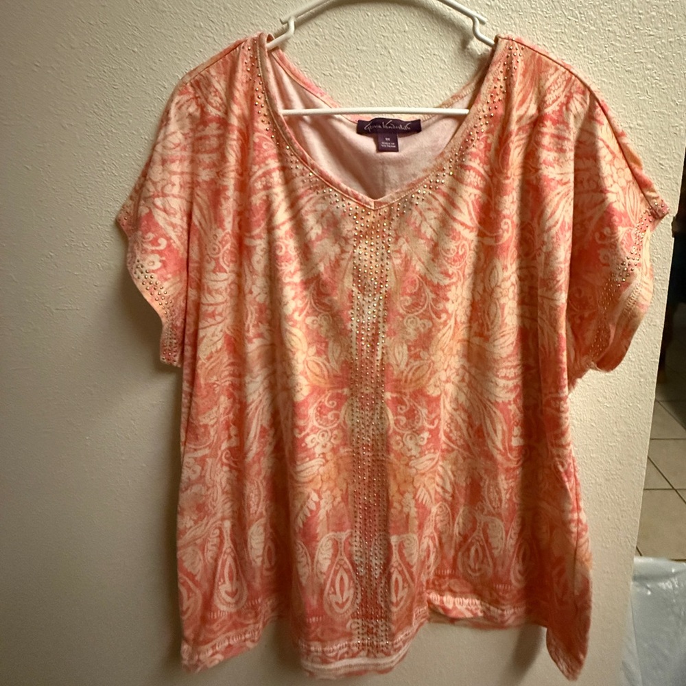Gloria Vanderbilt Coral and Cream Blouse
